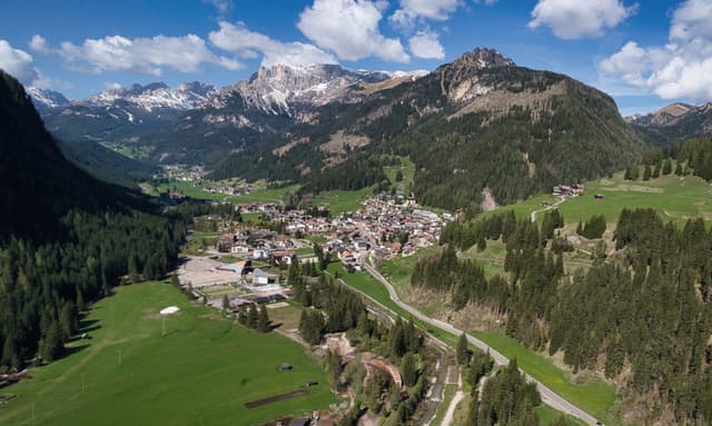 Panoramic tour + hike at the Sassolungo