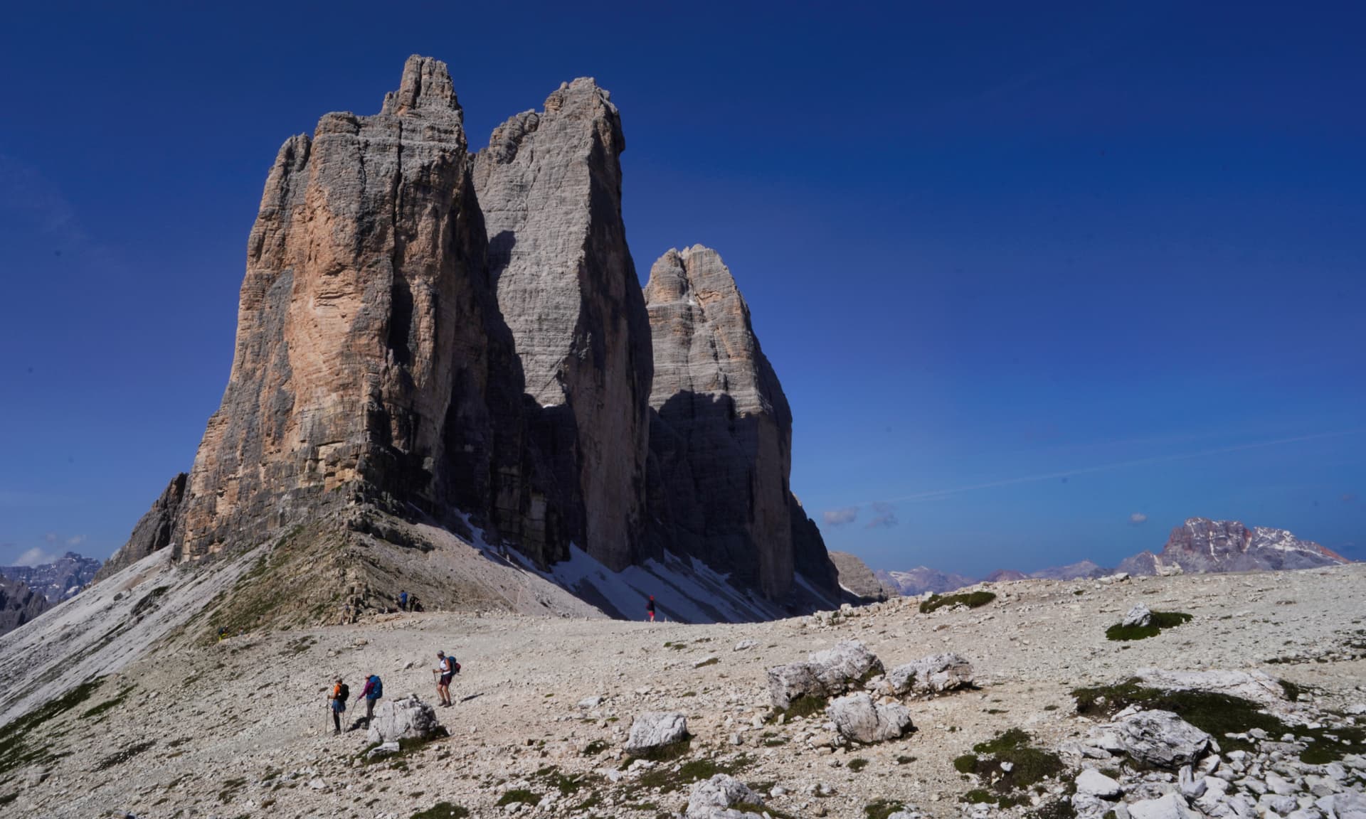 Panoramic tour + hike at the Three Peaks